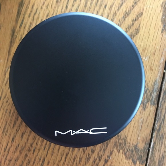 MAC Mineralize Foundation Compact NC45 NEW - Picture 2 of 8